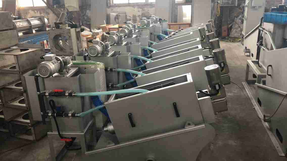 Sludge dewatering equipments